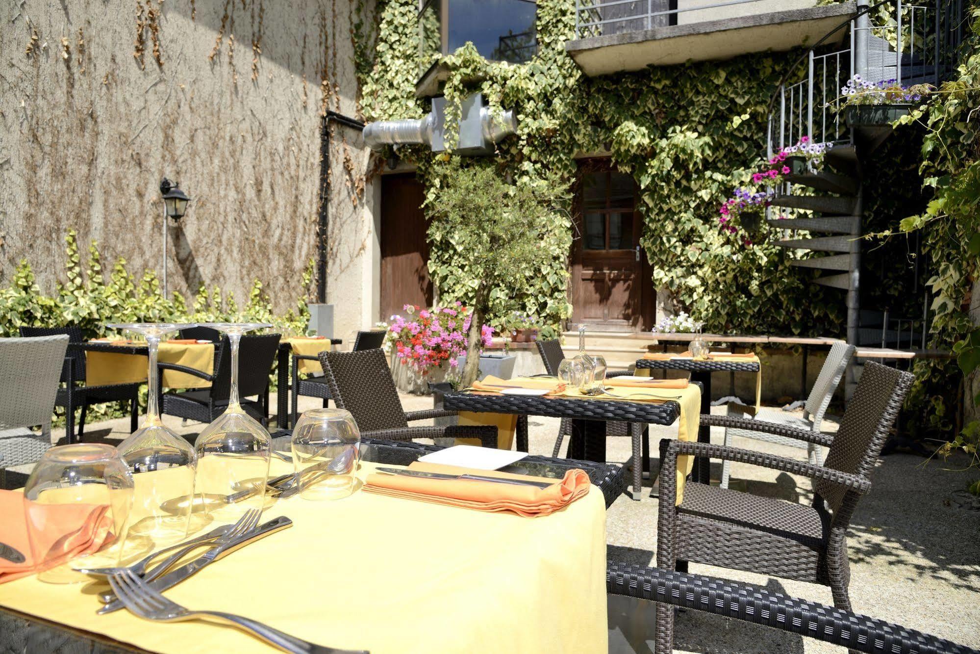 Logis Le Tadorne Hotel Piney